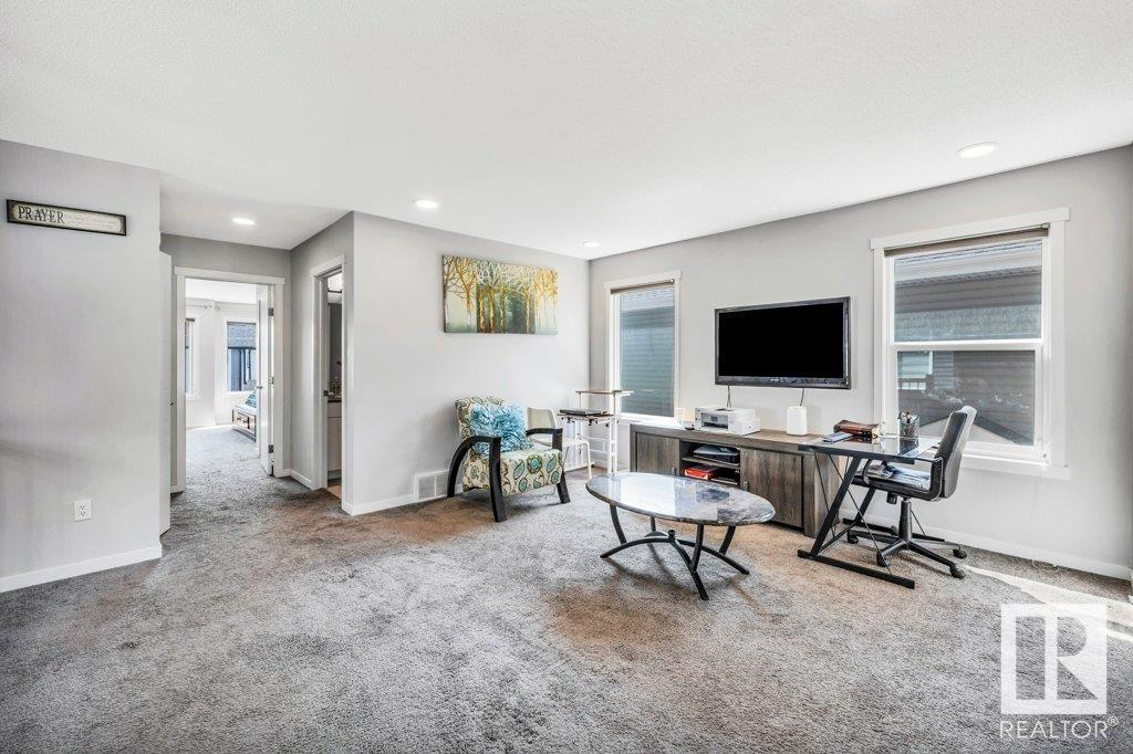 Photo 17 of 17512 47 St Nw, Edmonton AB