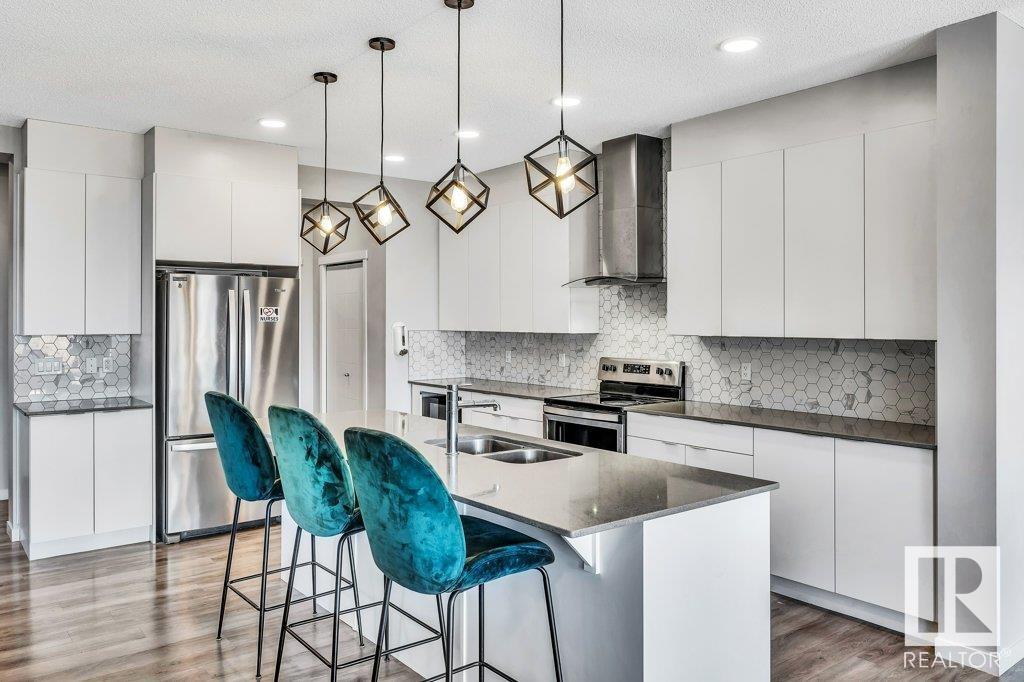 Photo 7 of 17512 47 St Nw, Edmonton AB