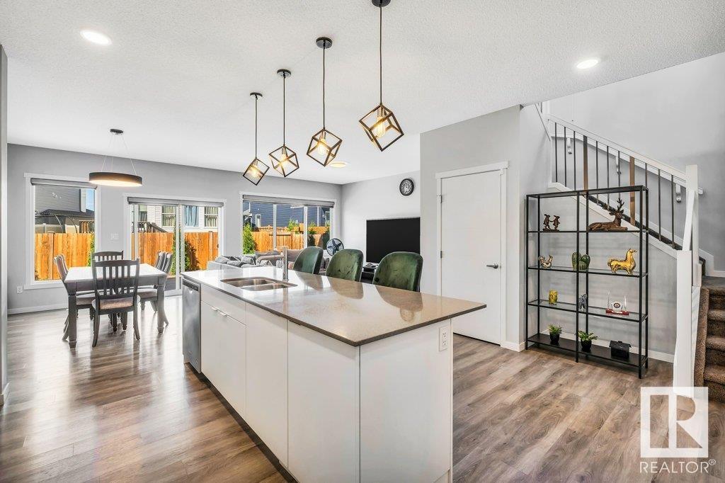 Photo 10 of 17512 47 St Nw, Edmonton AB