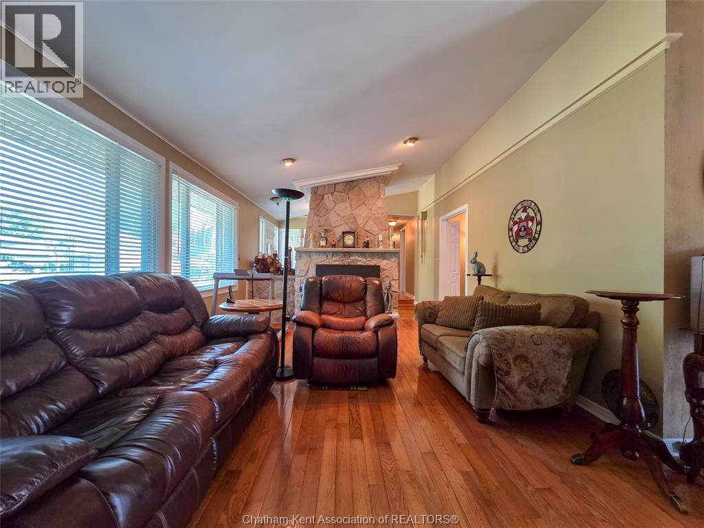 Photo 16 of 64 Parkwood Drive, Chatham ON