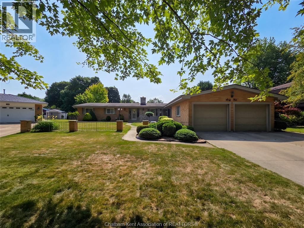 Photo 8 of 64 Parkwood Drive, Chatham ON