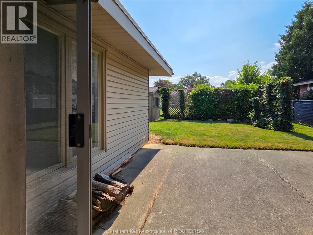 Photo 6 of 64 Parkwood Drive, Chatham ON