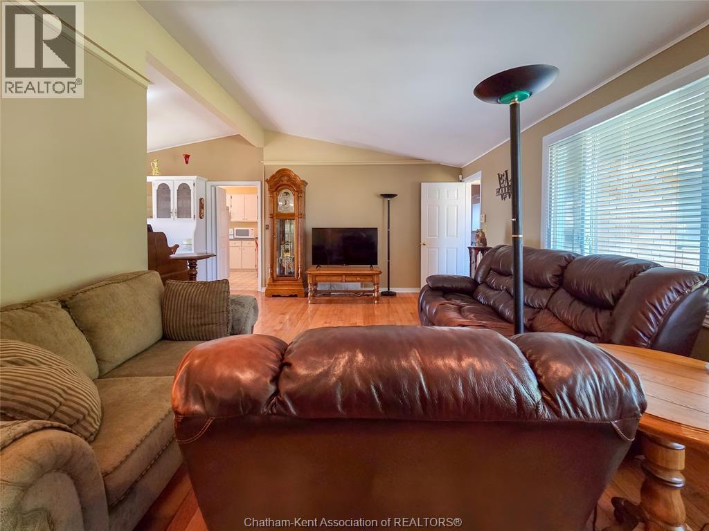 Photo 15 of 64 Parkwood Drive, Chatham ON