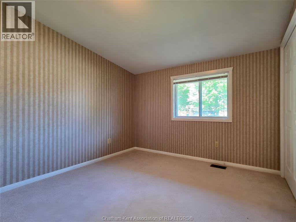 Photo 31 of 64 Parkwood Drive, Chatham ON