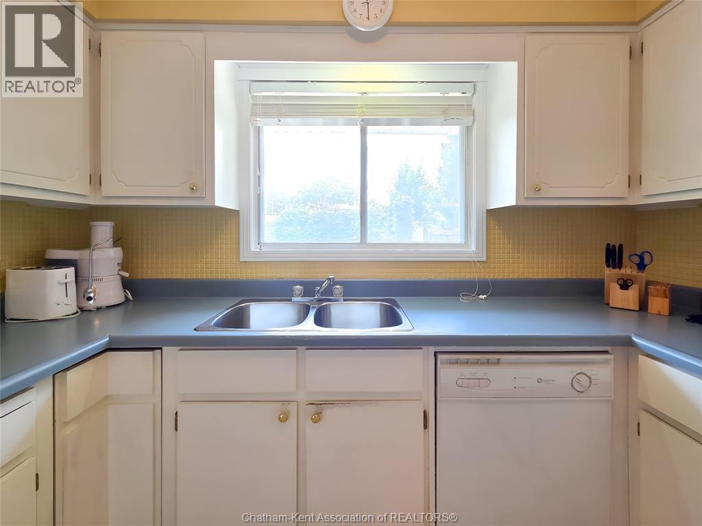 Photo 21 of 64 Parkwood Drive, Chatham ON