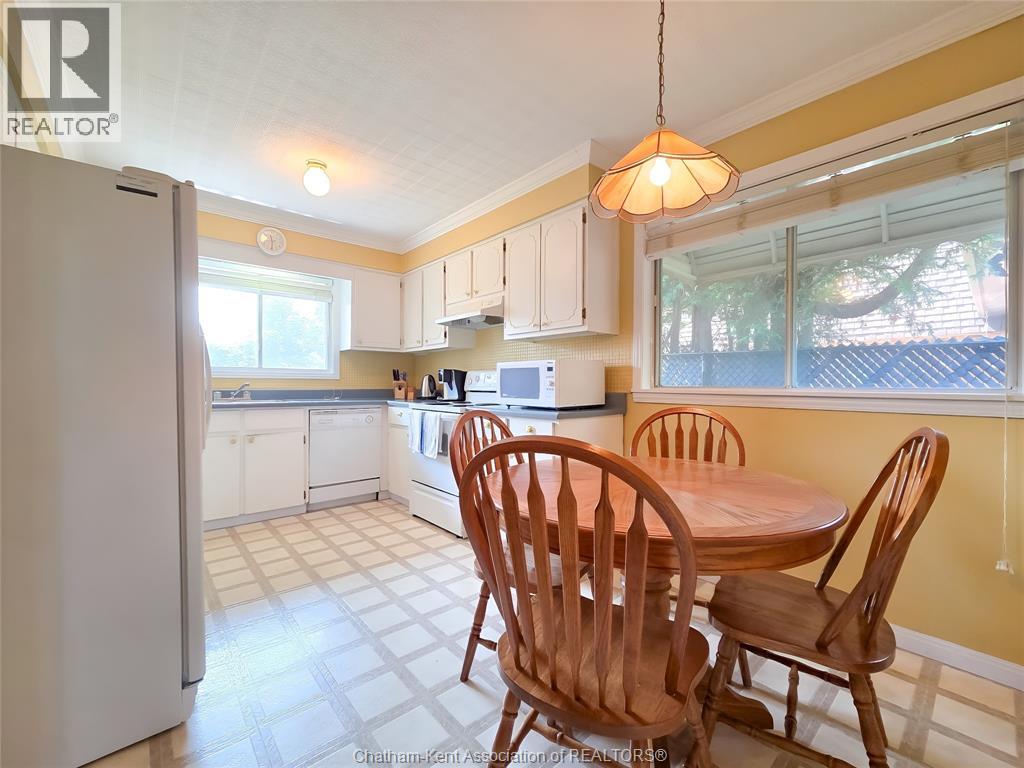 Photo 25 of 64 Parkwood Drive, Chatham ON