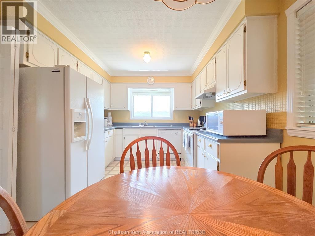 Photo 26 of 64 Parkwood Drive, Chatham ON