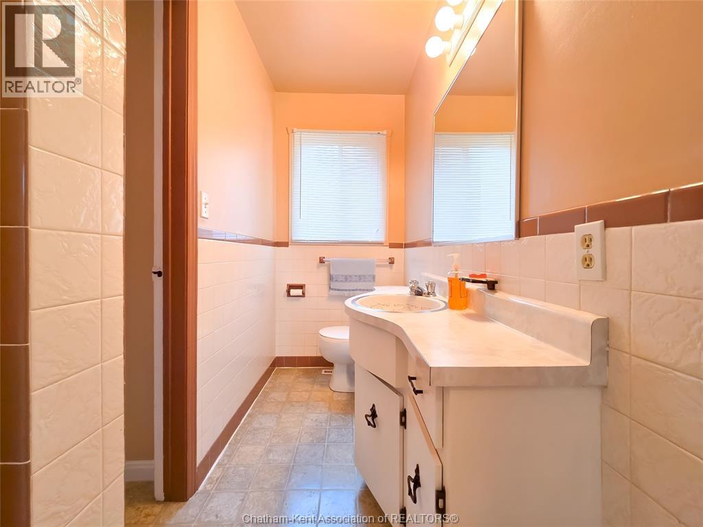 Photo 38 of 64 Parkwood Drive, Chatham ON