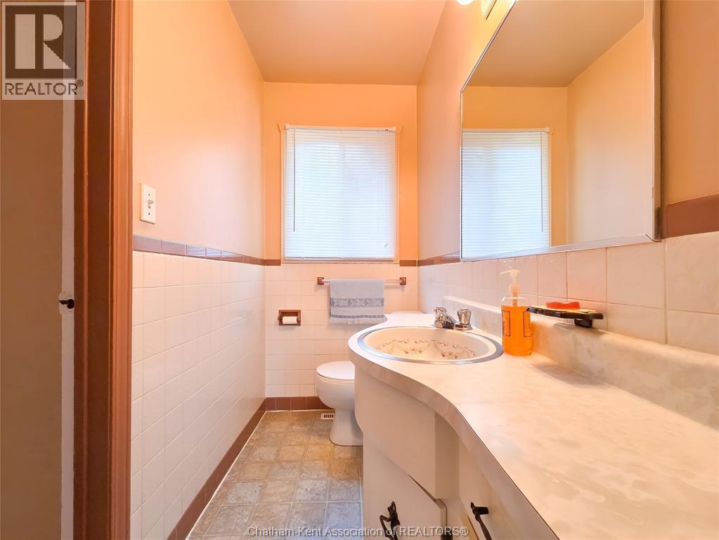 Photo 42 of 64 Parkwood Drive, Chatham ON