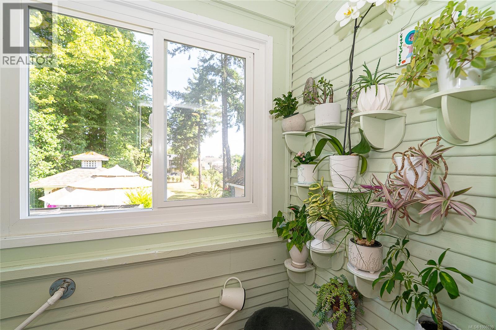 Photo 35 of 3275 Wascana St, Saanich BC