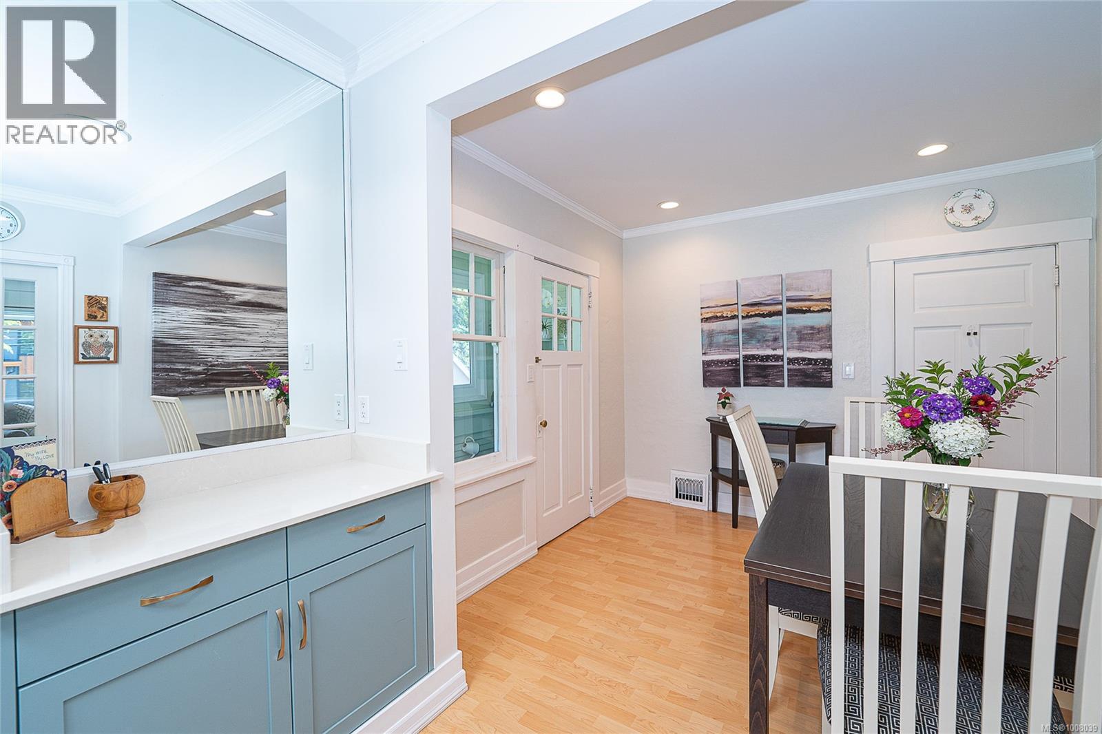 Photo 5 of 3275 Wascana St, Saanich BC