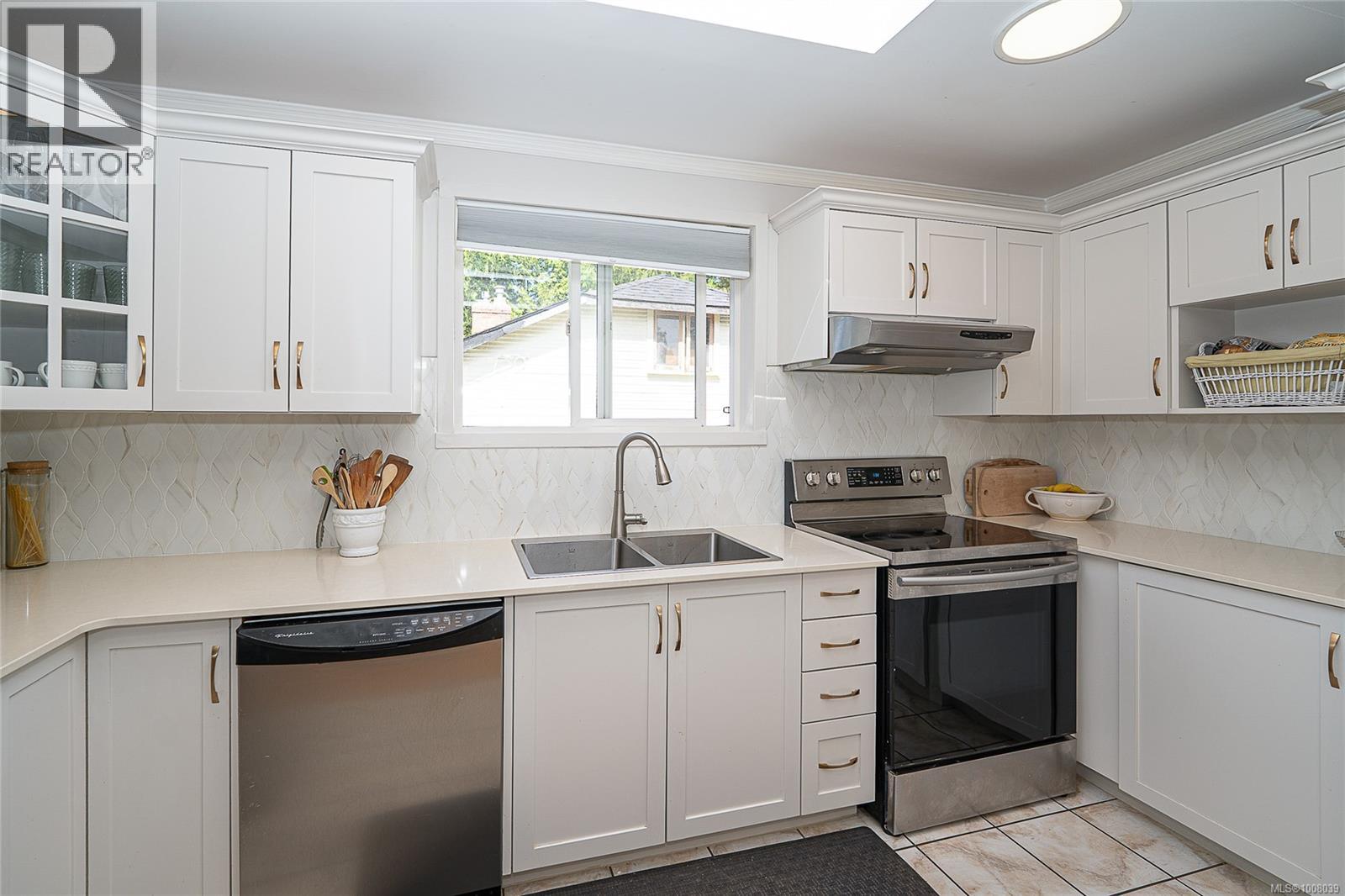 Photo 38 of 3275 Wascana St, Saanich BC