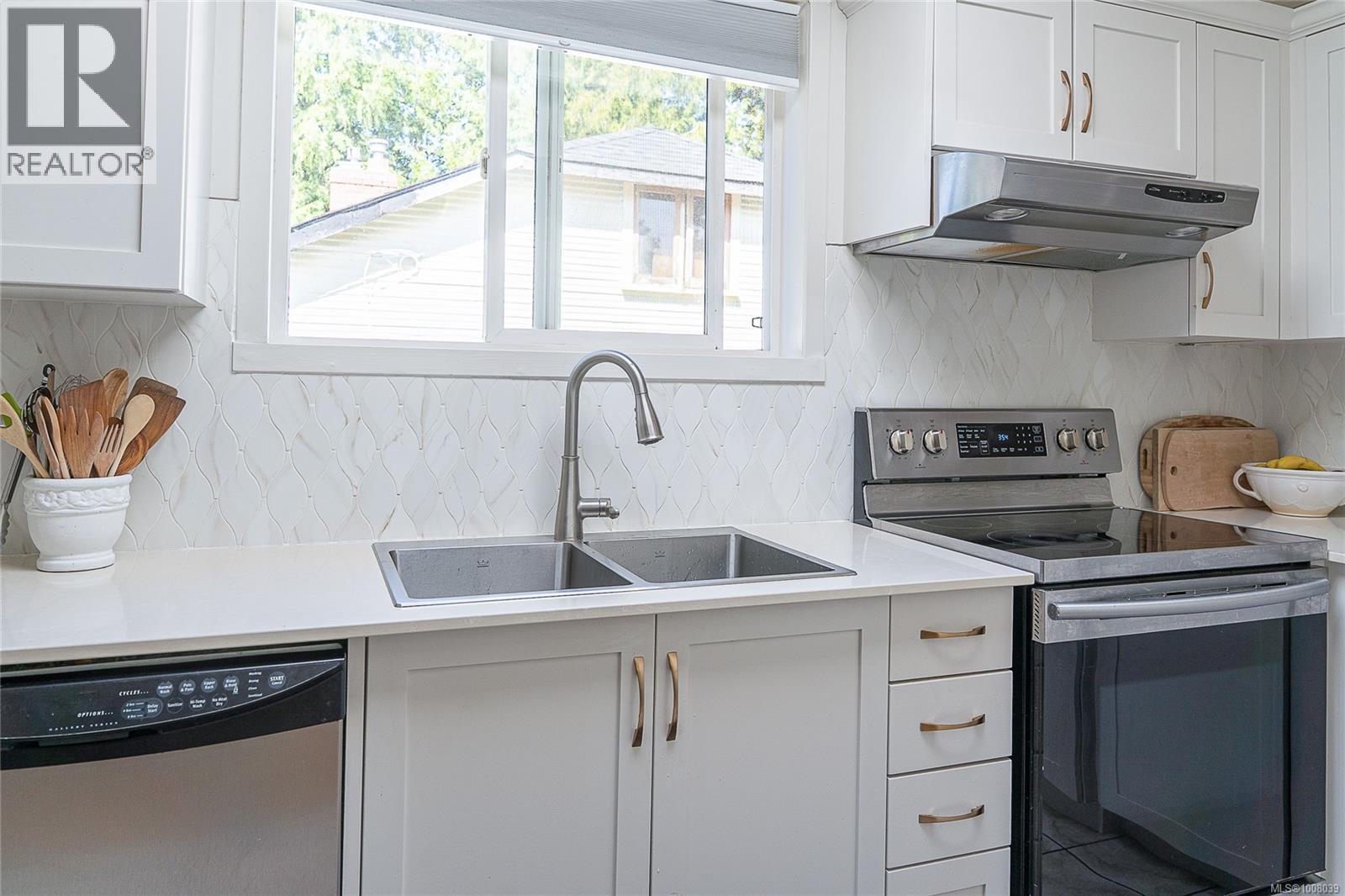 Photo 27 of 3275 Wascana St, Saanich BC