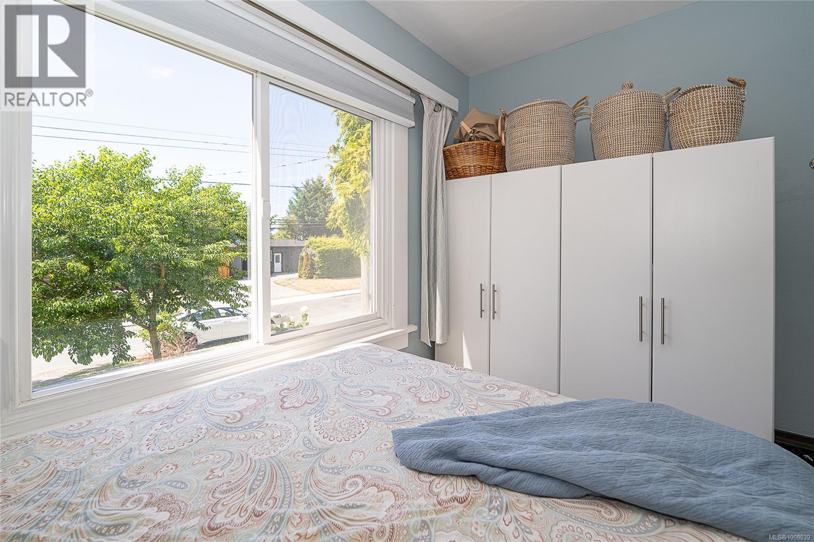 Photo 7 of 3275 Wascana St, Saanich BC