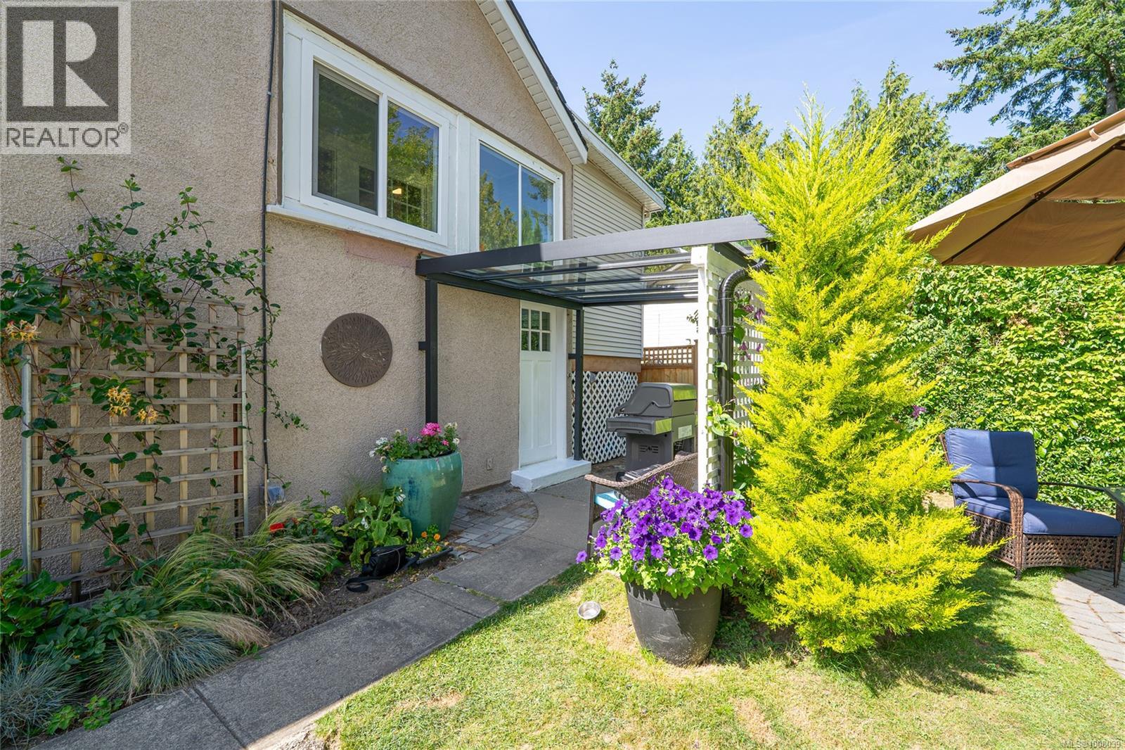 Photo 1 of 3275 Wascana St, Saanich BC