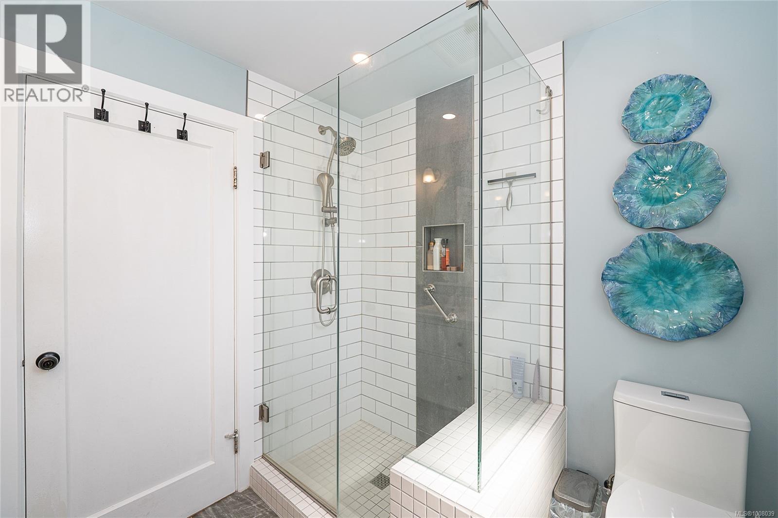 Photo 19 of 3275 Wascana St, Saanich BC