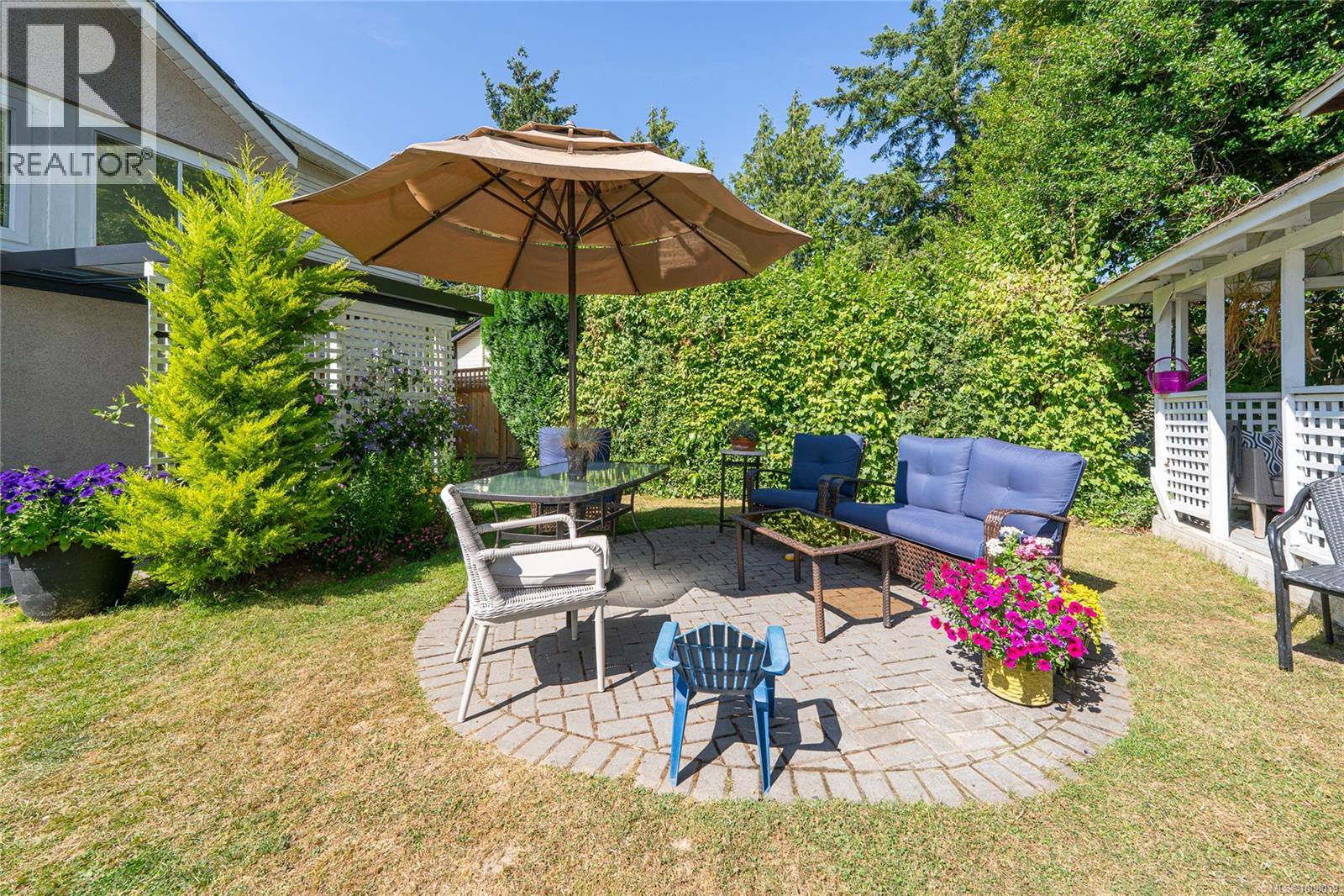 Photo 9 of 3275 Wascana St, Saanich BC