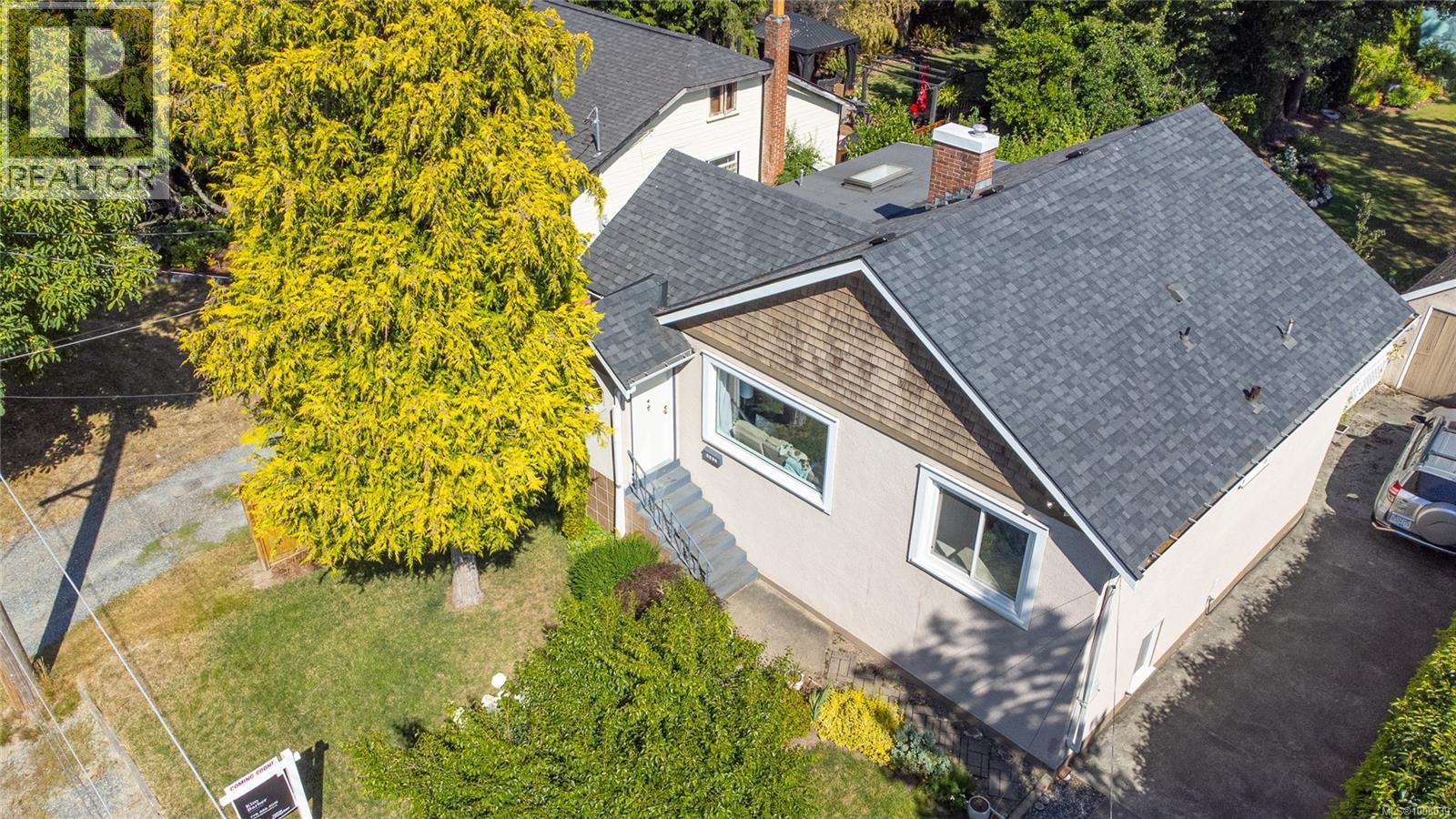 Photo 24 of 3275 Wascana St, Saanich BC
