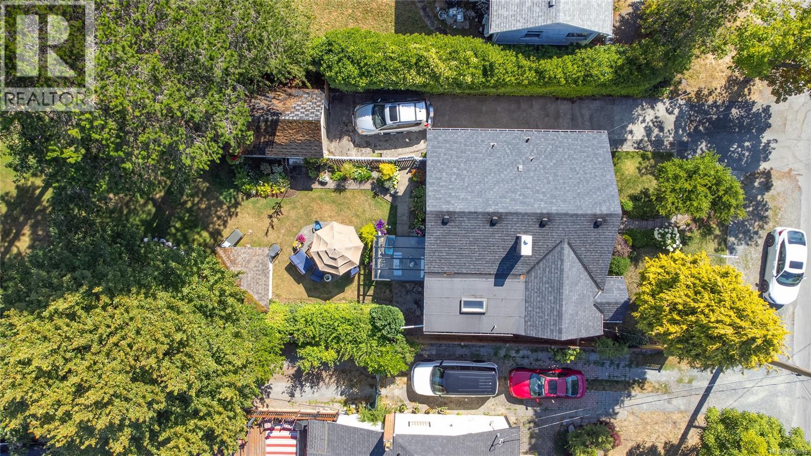 Photo 12 of 3275 Wascana St, Saanich BC