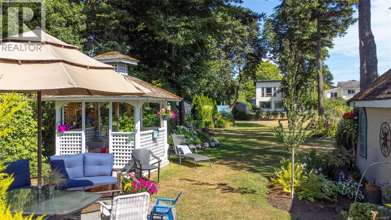 Photo 34 of 3275 Wascana St, Saanich BC