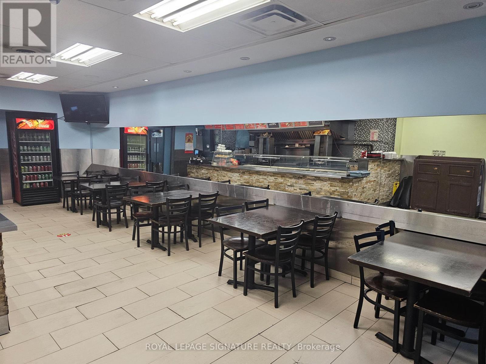 Photo 11 of 716 Queen Street E, Kitchener ON