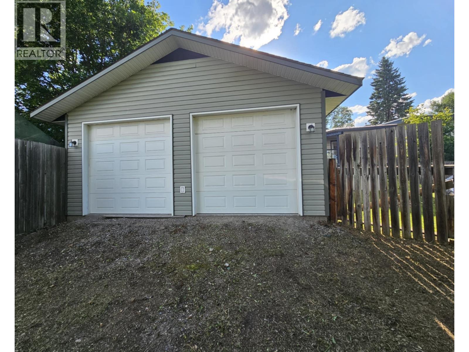 Photo 11 of 1628 Gillett Street, Prince George BC