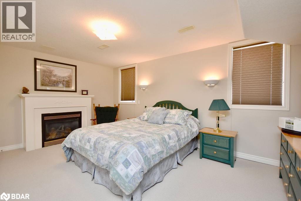 Photo 37 of 167 Crompton Drive, Barrie ON