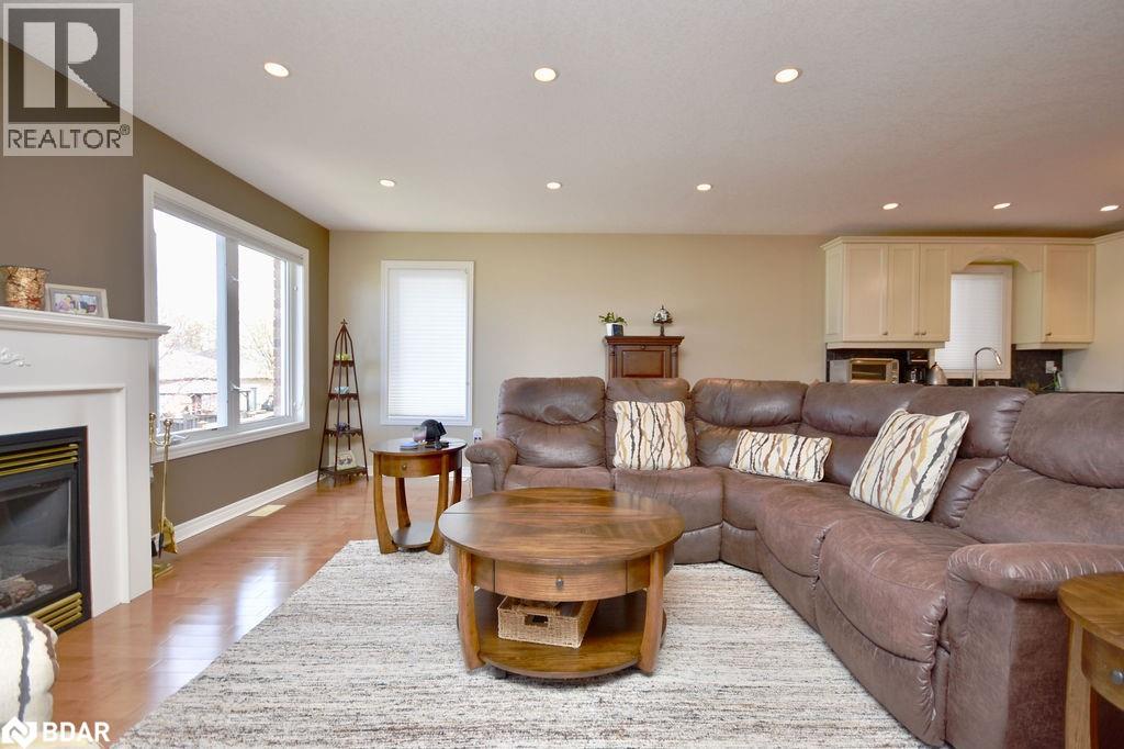 Photo 42 of 167 Crompton Drive, Barrie ON