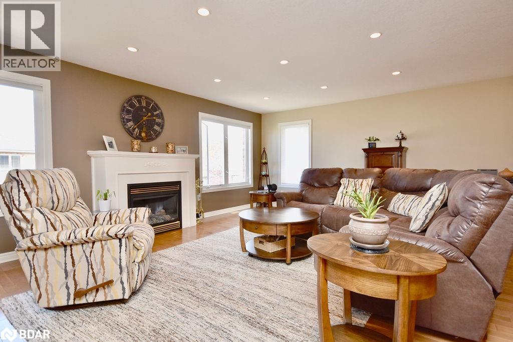 Photo 3 of 167 Crompton Drive, Barrie ON