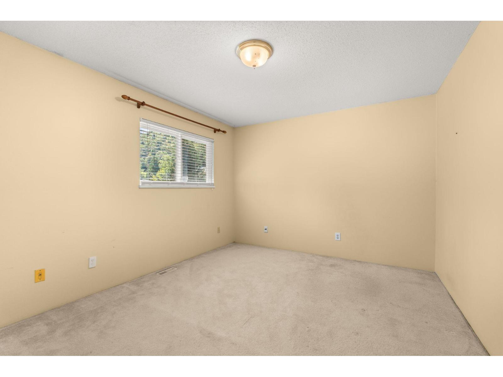 Photo 8 of 35215 Mckee Road, Abbotsford BC
