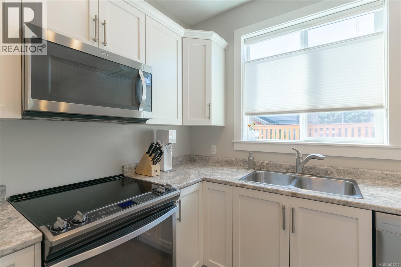 Photo 7 of 4307 Jingle Pot Rd, Nanaimo BC