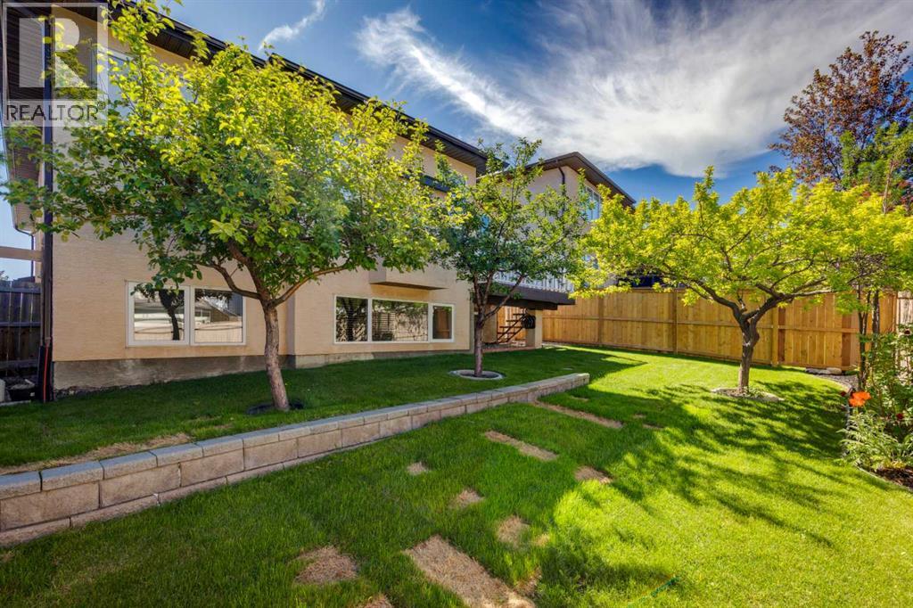 Photo 5 of 72 Panatella Manor Nw, Calgary AB