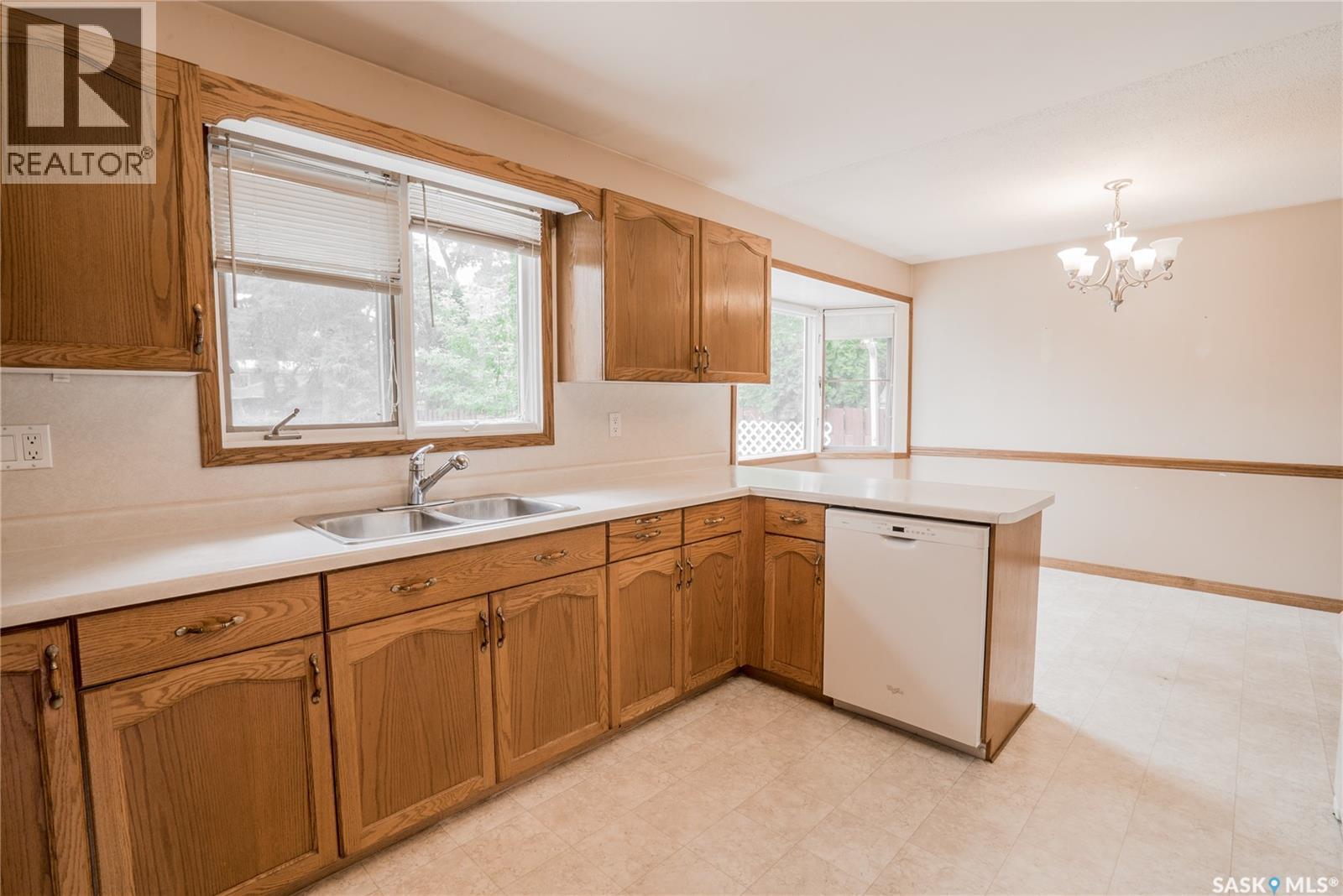 Photo 11 of 15 Richmond Crescent, Saskatoon SK