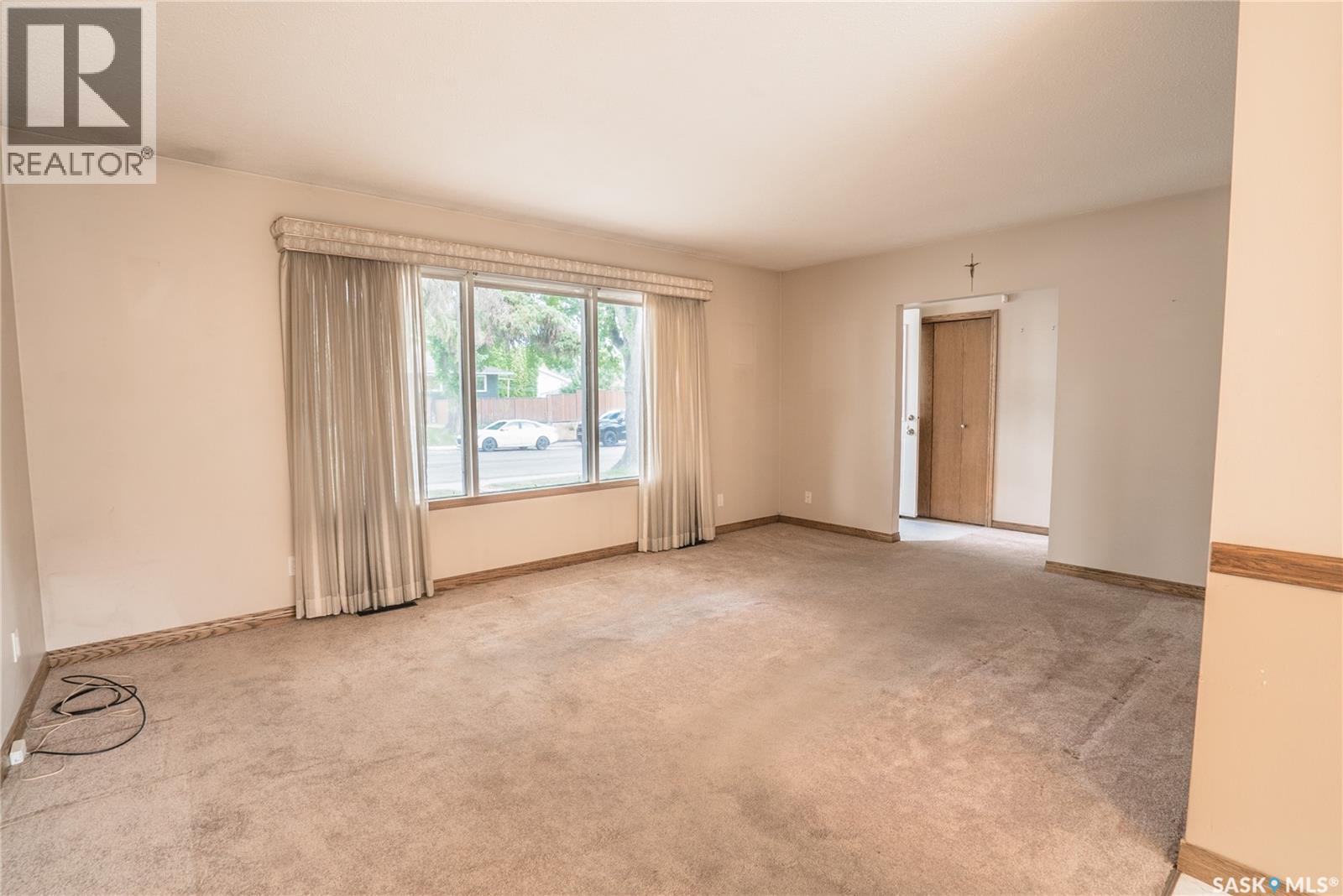 Photo 6 of 15 Richmond Crescent, Saskatoon SK