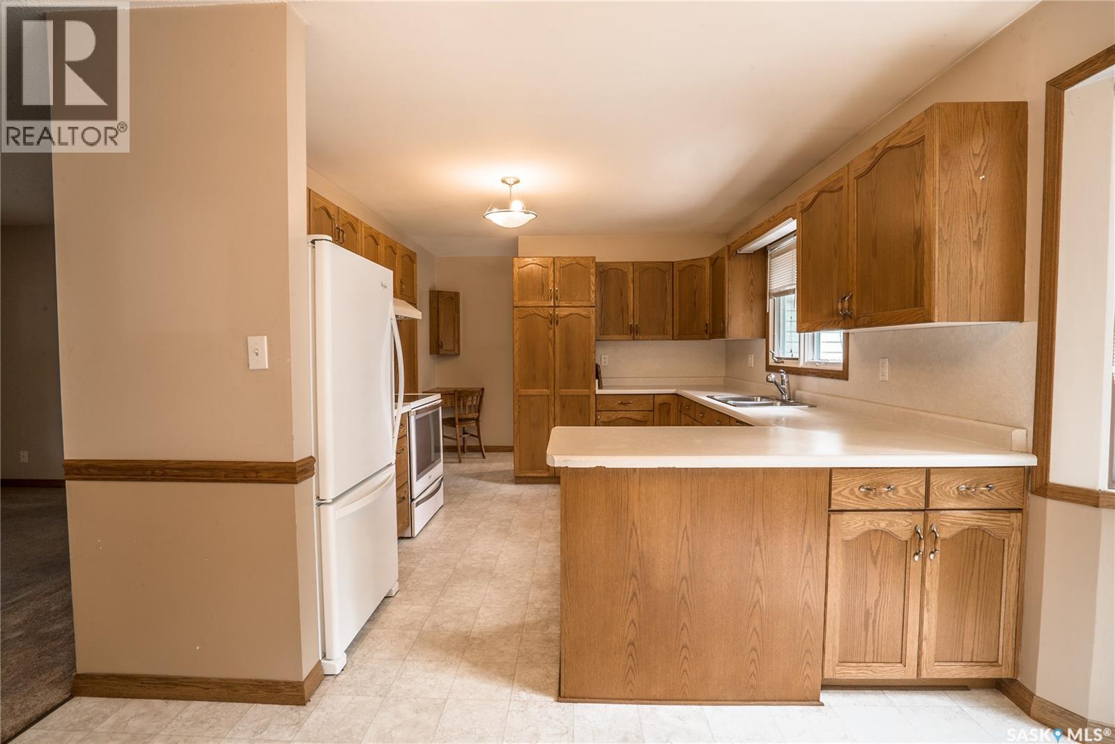 Photo 8 of 15 Richmond Crescent, Saskatoon SK