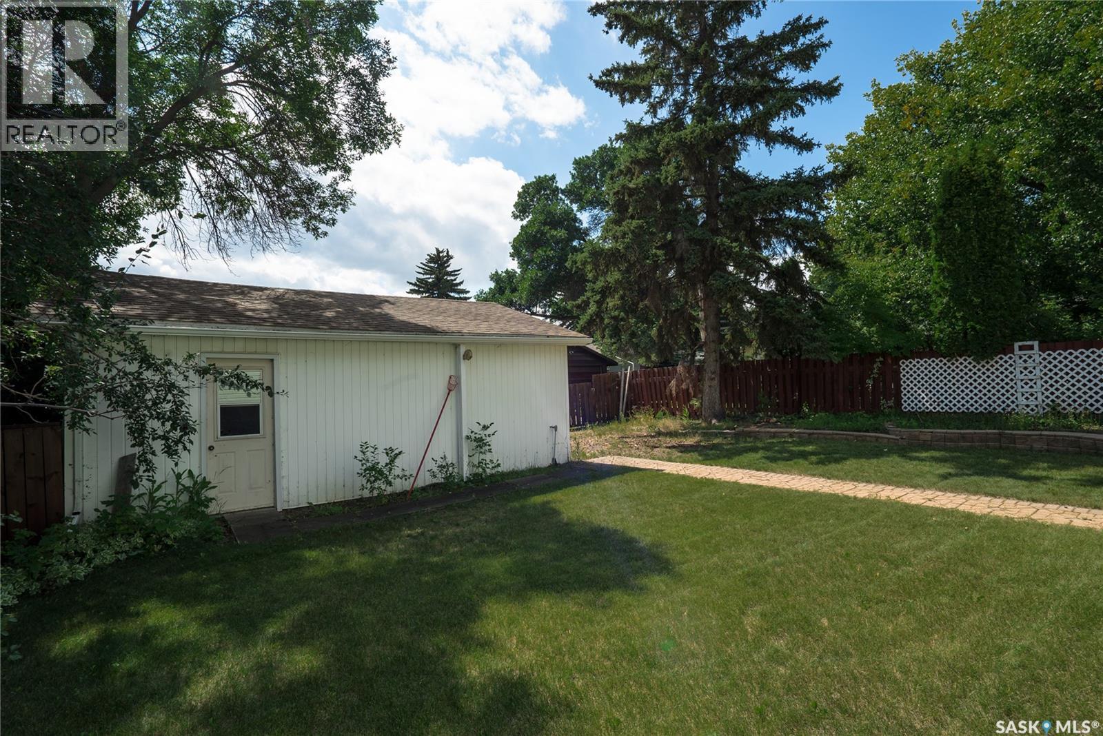 Photo 43 of 15 Richmond Crescent, Saskatoon SK