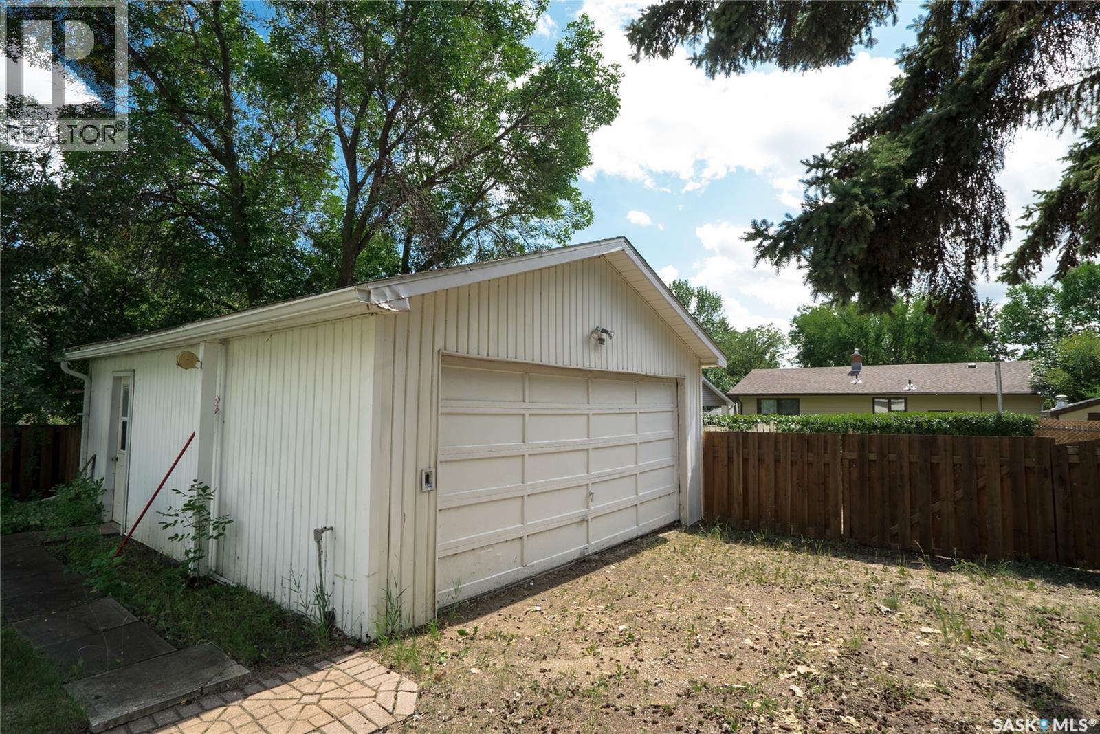 Photo 42 of 15 Richmond Crescent, Saskatoon SK