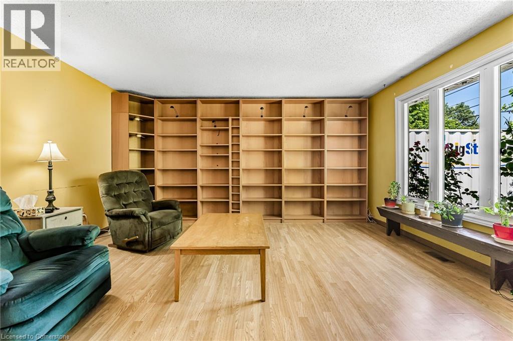 Photo 31 of 40 Wade Road, Smithville ON