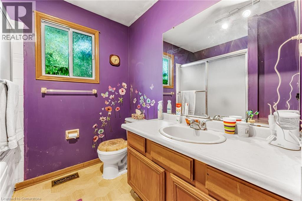 Photo 10 of 40 Wade Road, Smithville ON