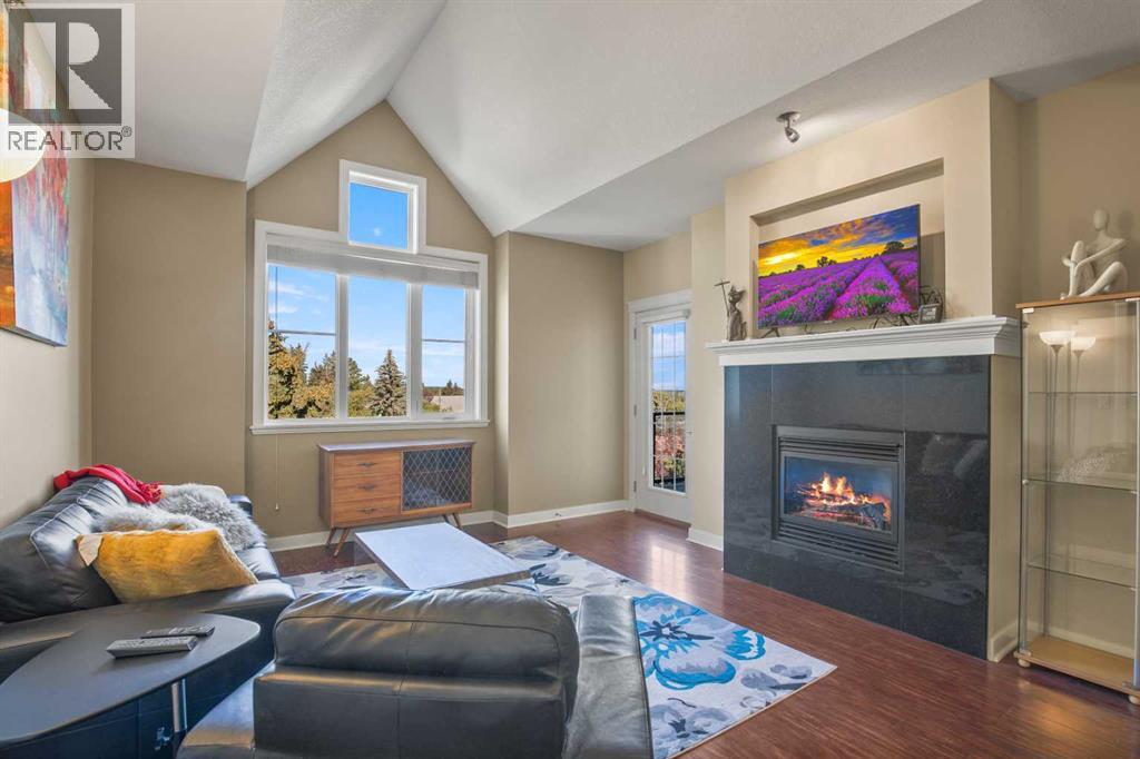 Photo 2 of 405 4707 50 Street, Sylvan Lake AB