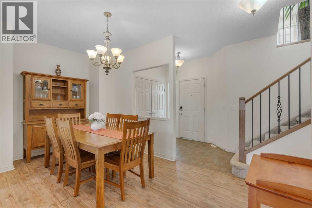 Single Family House for Sale in  Rockbluff Place NW Rocky Ridge Calgary 