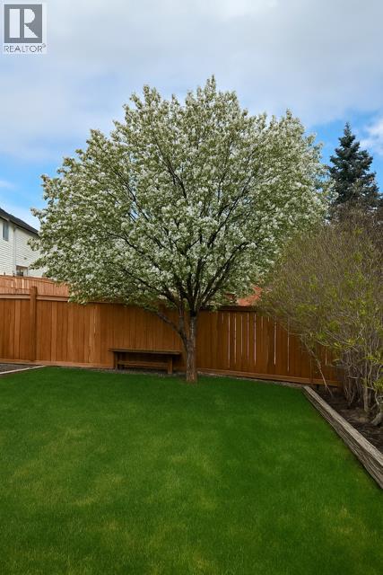 Single Family House for Sale in  Rockbluff Place NW Rocky Ridge Calgary 