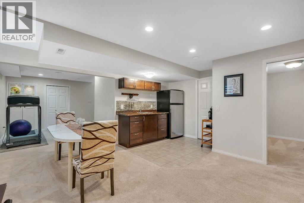 Single Family House for Sale in  Rockbluff Place NW Rocky Ridge Calgary 