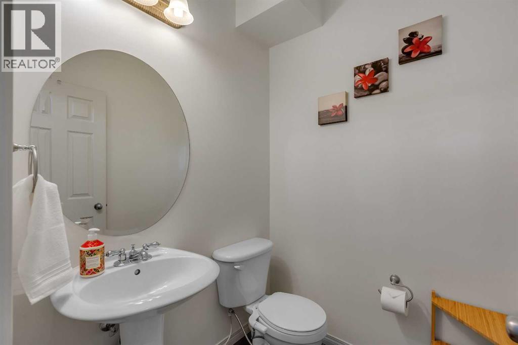 Single Family House for Sale in  Rockbluff Place NW Rocky Ridge Calgary 