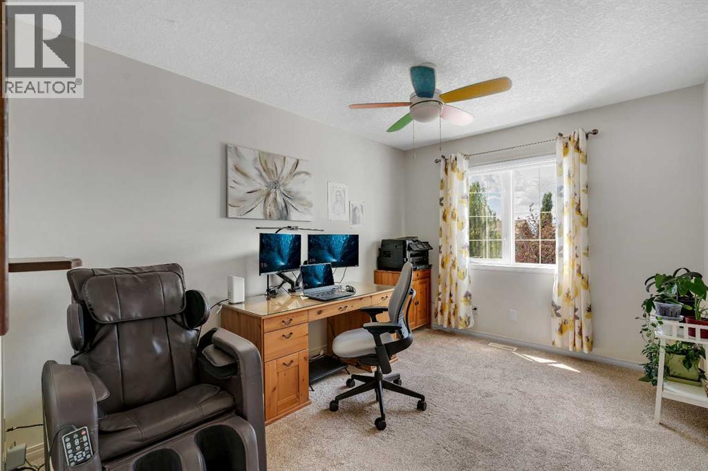 Single Family House for Sale in  Rockbluff Place NW Rocky Ridge Calgary 