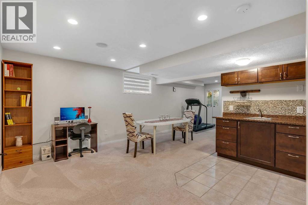 Single Family House for Sale in  Rockbluff Place NW Rocky Ridge Calgary 