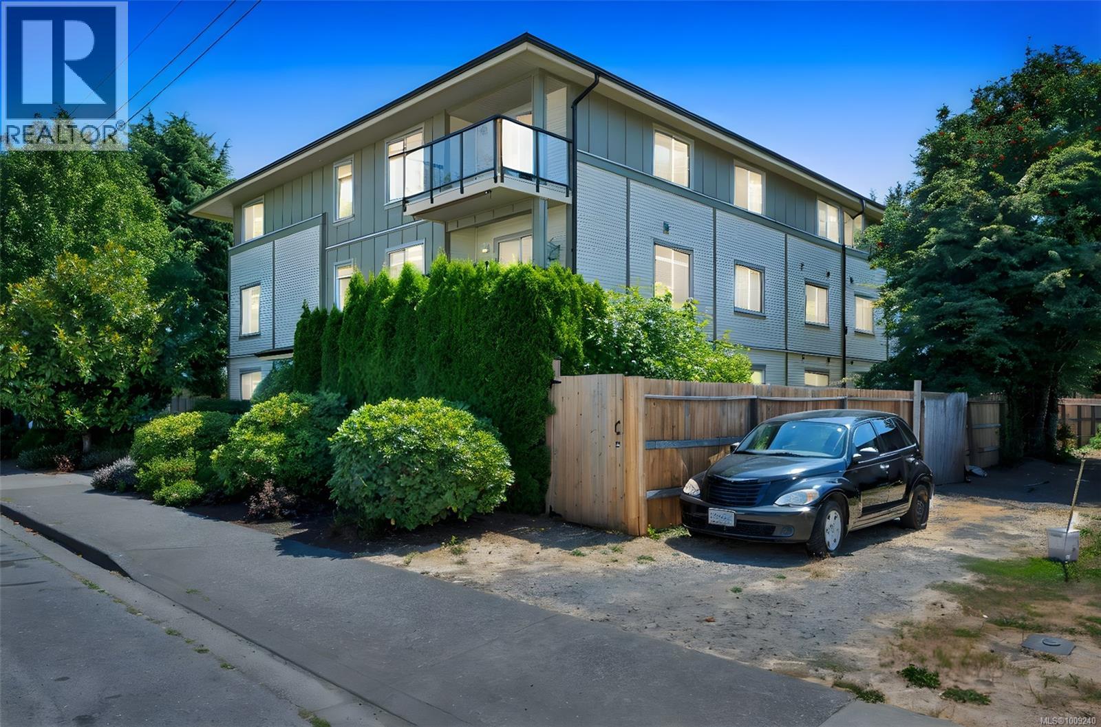 Photo 2 of 207 2568 Dingwall St, Duncan BC