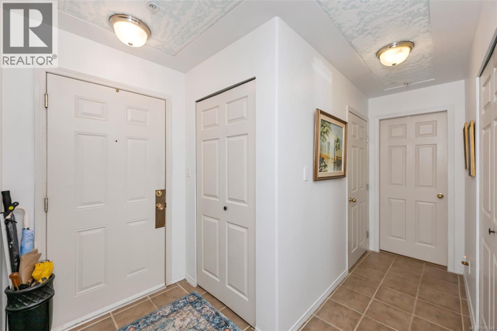 Photo 3 of 207 2568 Dingwall St, Duncan BC