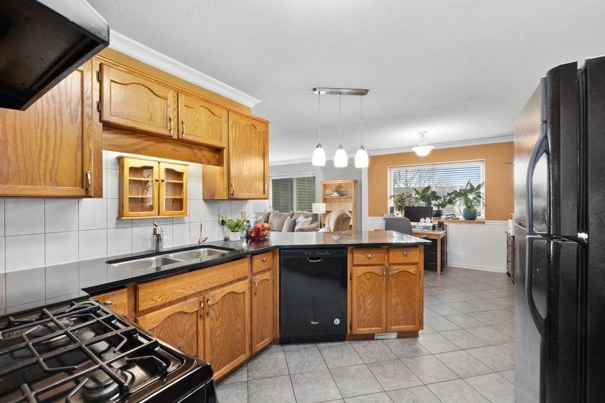 Photo 9 of 19093 Sundale Court, Surrey BC