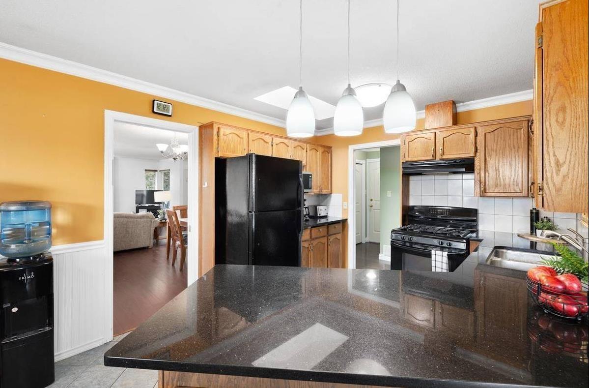 Photo 6 of 19093 Sundale Court, Surrey BC